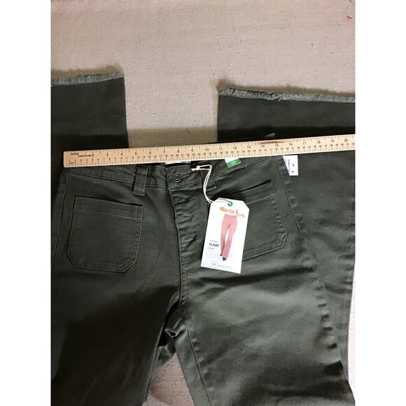 Re Generation Women Mid Rise Flare “Flower” Army Green Pants Sz. 11/30 NWT - Picture 7 of 11